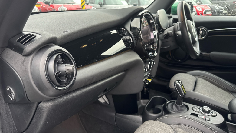 MINI Hatchback 135kW Cooper S Level 2 33kWh 3dr Auto Electric Hatchback